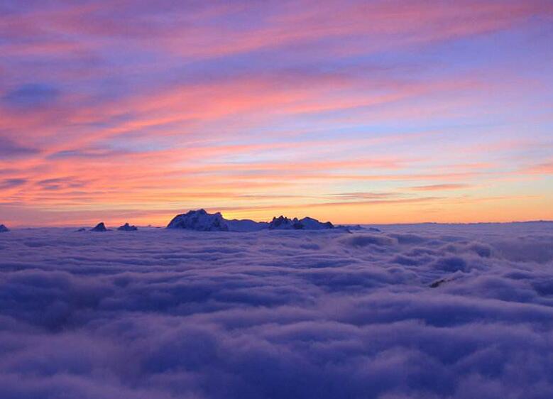 世界浸泡在汽水中，我在云海里漂流：《sea-of-clouds》